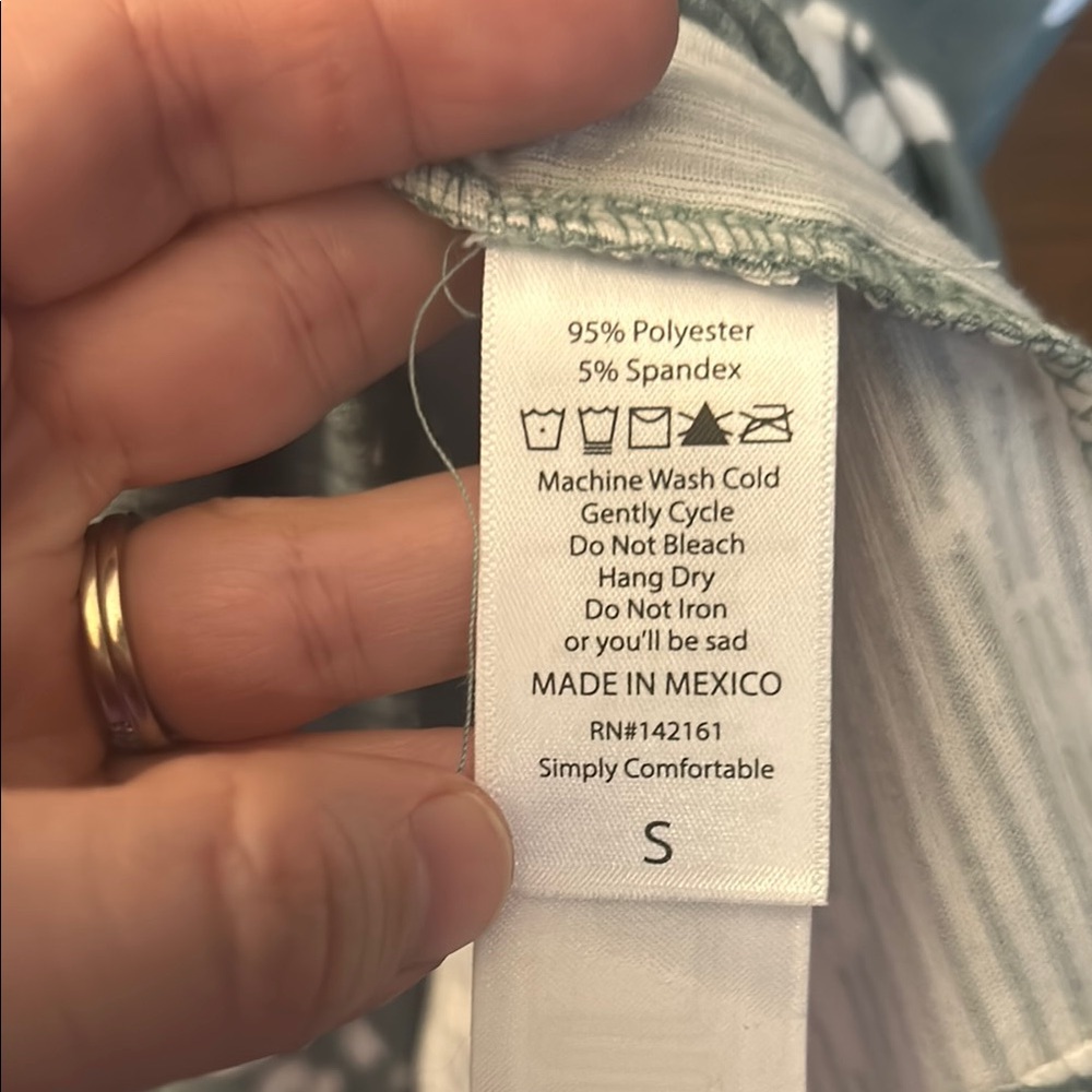 Courtney Floral Green Women's Top - Picture 4 of 4